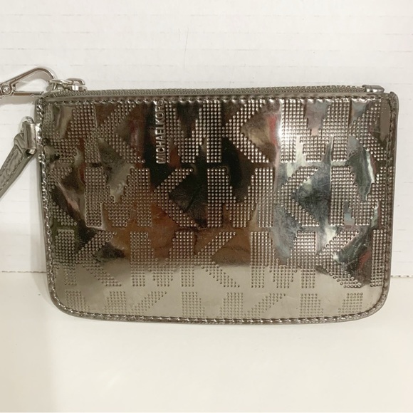 Michael Michael Kors Monogram MK Printed Lining Patent Leather Metalic Wristlet - Picture 4 of 12